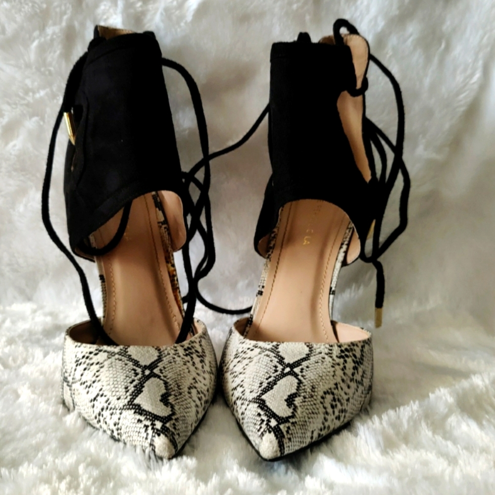 Strap up stiletto
